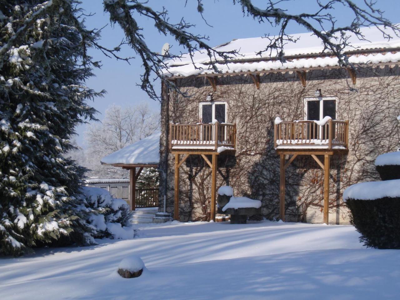 Domaine Des Pecheries Montel-de-Gelat Exteriör bild